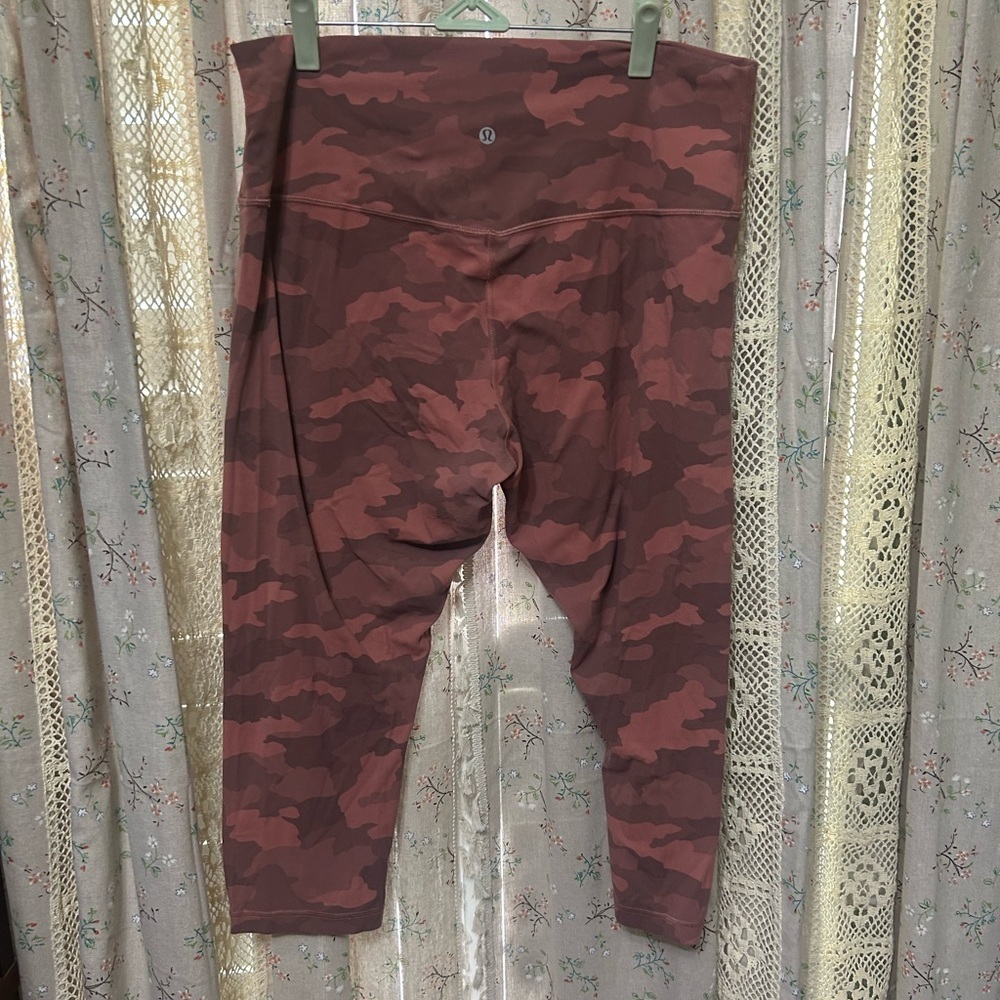 Lululemon Women Align HR Crop 21” LW6BOWS Camo Briar Rose Pink Camo Size 16